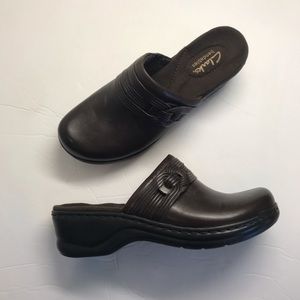 CLARKS Leather Bendables Clogs